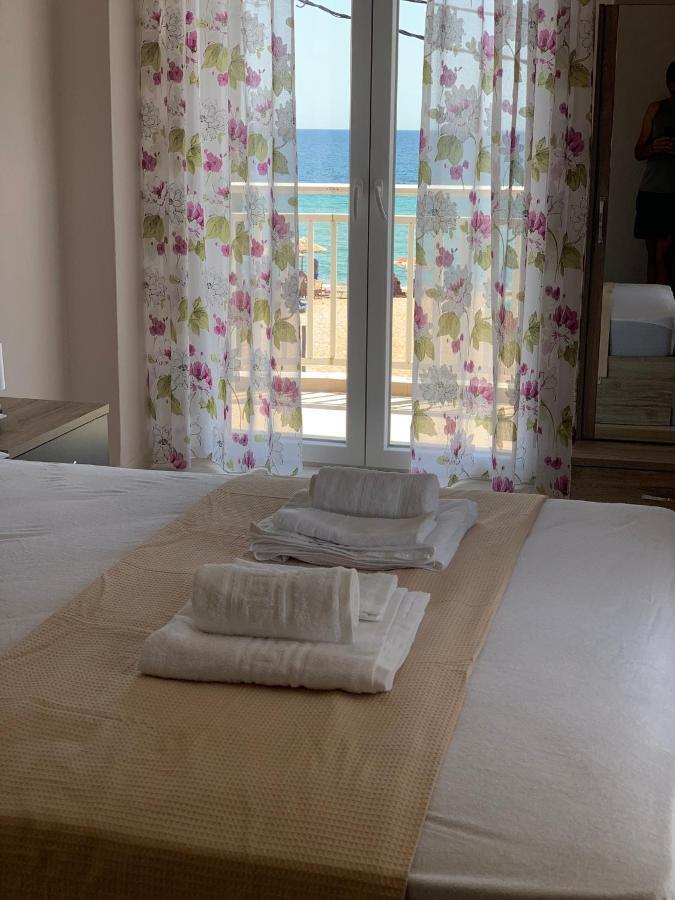 "Breeze" Front To The Sea - Hakidiki Villa Flogita Exteriör bild
